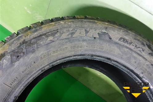 Шина Bridgestone Blizzak DM-V2 108S 235/65 R17 (Зима)