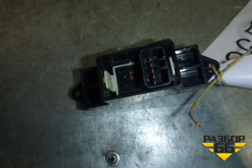 Кнопка стеклоподъёмника (задняя правая) (MR587944) для Mitsubishi Lancer-X с 2007г (Лансер)