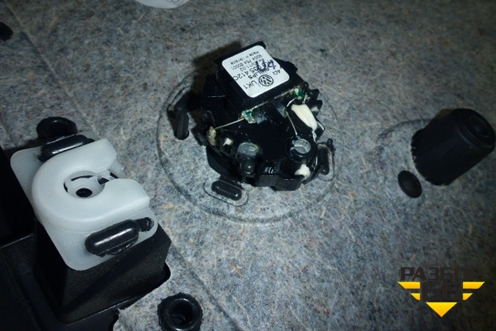 Обшивка двери задней правой под электрику для Volkswagen Golf V Plus с 2005-2014г (Гольф 5 Плюс)