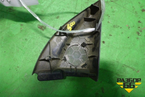 Накладка двери передней левой уголок (6749205060) для Toyota Avensis с 2003-2009г (Авенсис)