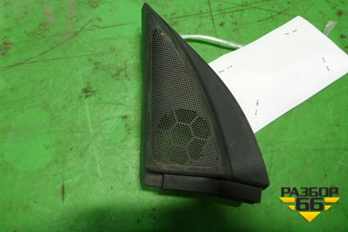 Накладка двери передней левой уголок (6749205060) для Toyota Avensis с 2003-2009г (Авенсис)