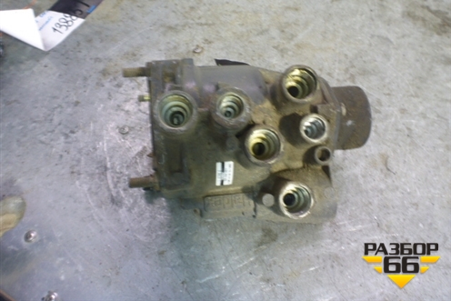 Кран управления тормозами прицепа (A0004319513) для Mercedes Benz TRUCK Axor 2 с 2004г (Аксор)