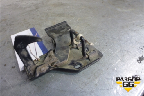 Крюк замка капота для Volkswagen Touareg c 2002-2010г (Туарег)