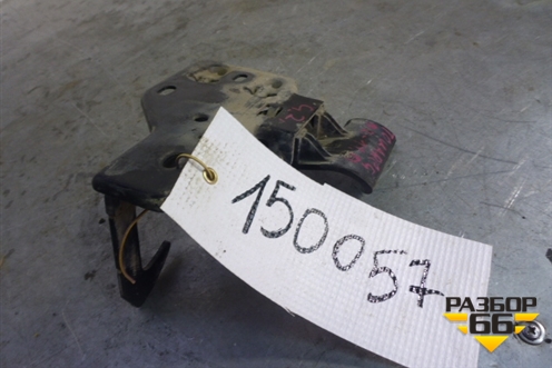 Крюк замка капота для Volkswagen Touareg c 2002-2010г (Туарег)