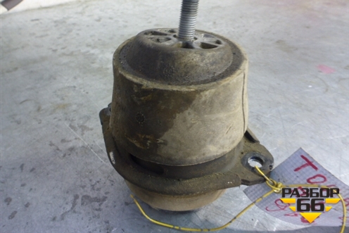 Опора двигателя для Volkswagen Touareg c 2002-2010г (Туарег)
