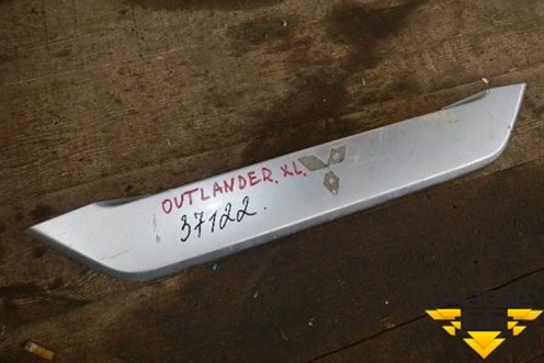 Накладка двери багажника (верхняя) для Mitsubishi Outlander XL с 2006-2012г (Аутлендер ХЛ)