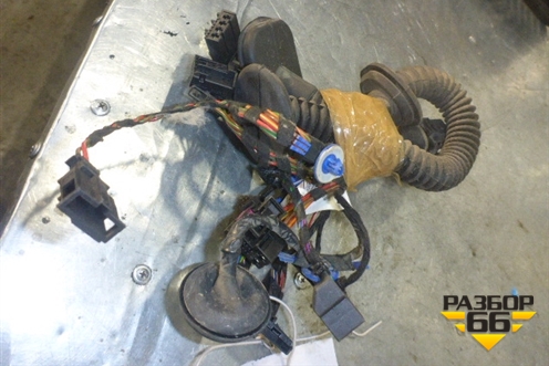 Проводка двери задней правой для Volkswagen Touareg c 2002-2010г (Туарег)