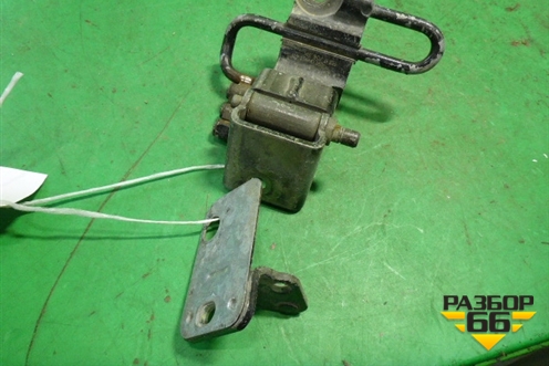 Петля двери передней левой нижняя (7L0831411) для Volkswagen Touareg c 2002-2010г (Туарег)