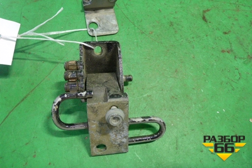 Петля двери передней левой нижняя (7L0831411) для Volkswagen Touareg c 2002-2010г (Туарег)