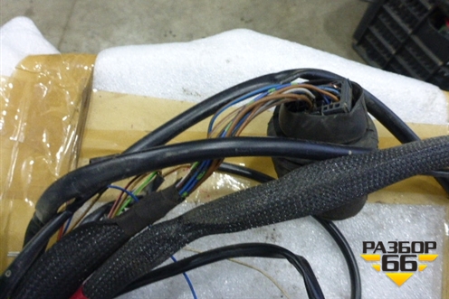 Проводка двери левой для Mercedes Benz TRUCK Axor 2 с 2004г (Аксор)