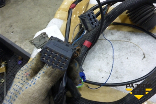 Проводка двери левой для Mercedes Benz TRUCK Axor 2 с 2004г (Аксор)