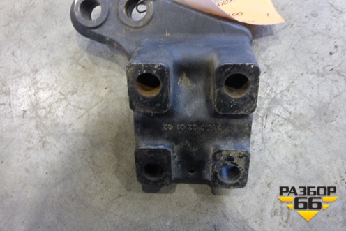 Кронштейн КПП левый (A9402422605) для Mercedes Benz TRUCK Axor 2 с 2004г (Аксор)