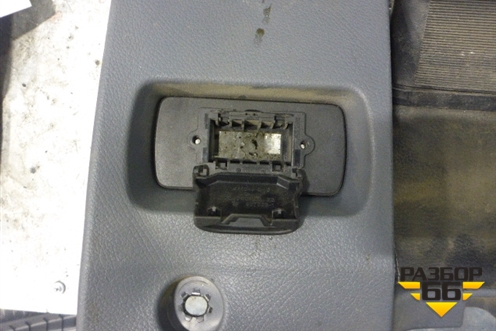 Накладка на торпедо  (Левая над коленями водителя) для Mercedes Benz TRUCK Axor 2 с 2004г (Аксор)