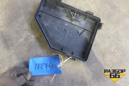 Крышка блока предохранителей для Cadillac CTS с 2008-2013г (ЦТС)