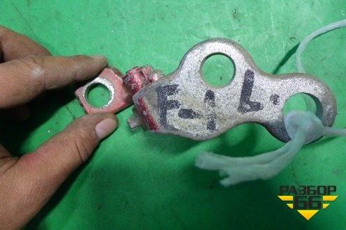 Петля двери передней левой верхняя (XS4AA22801) для Ford Focus 1 с 1998-2004г (Фокус)