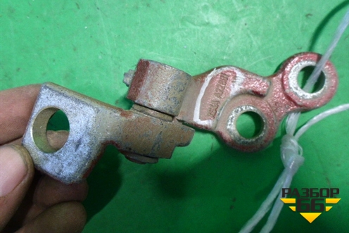 Петля двери передней левой верхняя (XS4AA22801) для Ford Focus 1 с 1998-2004г (Фокус)