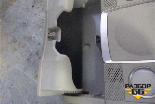 Плафон салонный передний для Audi Q7 c 2005-2015г (Ку 7)