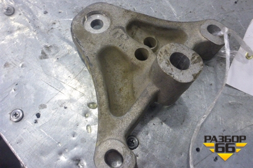 Кронштейн двигателя правый для Skoda Fabia с 1999-2007г (Фабия)