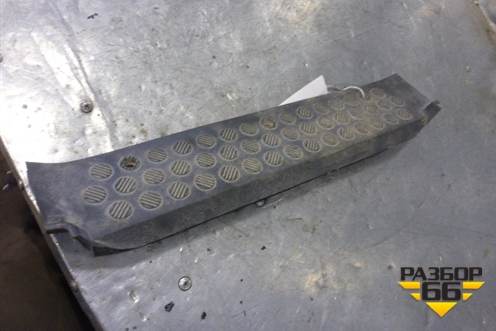 Накладка порога внутренняя левая  (Передняя часть) (A9736840121) для Mercedes Benz TRUCK Axor 2 с 2004г (Аксор)