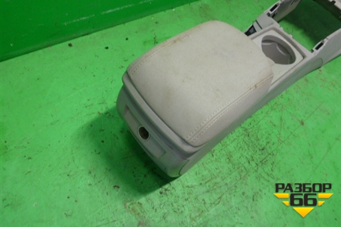 Подлокотник (8687407) для Volvo S40 с 2004-2012г (C40)