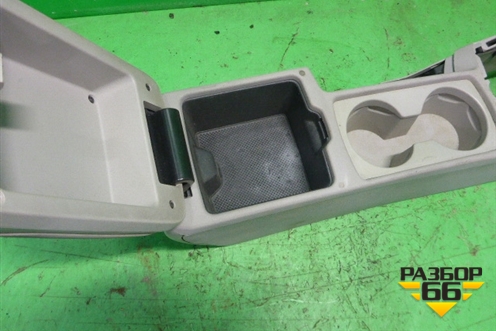 Подлокотник (8687407) для Volvo S40 с 2004-2012г (C40)