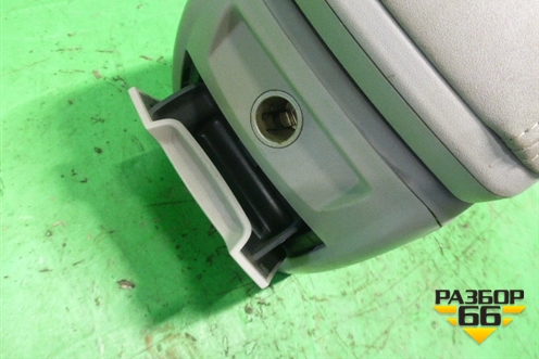 Подлокотник (8687407) для Volvo S40 с 2004-2012г (C40)