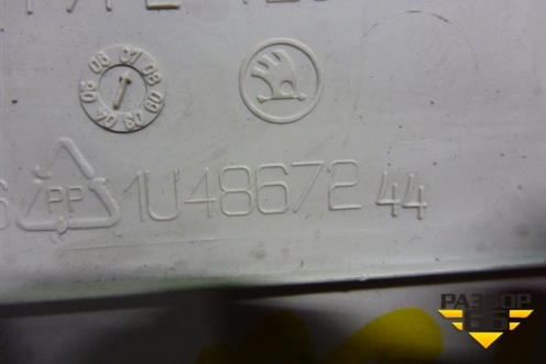 Обшивка стойки центральная верхняя правая (1U4867244) для Skoda Octavia (А4) с 1997-2011г (Октавия)