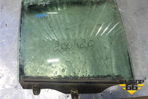 Стекло двери задней правой для Honda Logo 1999-2003г (Лого)