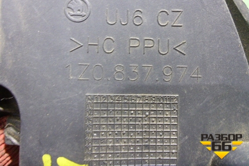 Накладка двери передней правой уголок (1Z0837974) для Skoda Octavia (А5) с 2004-2013г (Октавия)