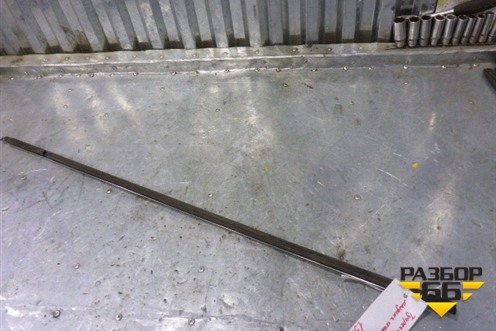 Накладка стекла переднего левого для Volkswagen Touareg c 2002-2010г (Туарег)