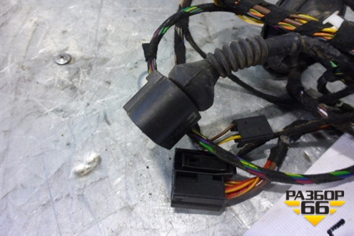 Проводка двери передней правой для Volkswagen Touareg c 2002-2010г (Туарег)