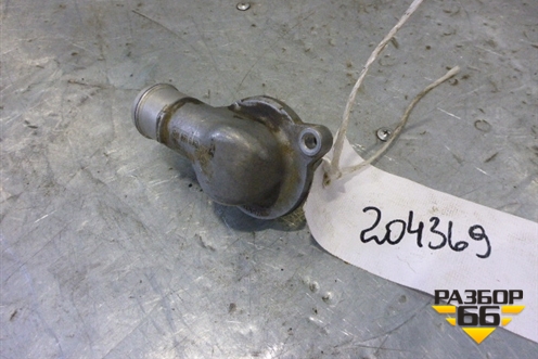 Фланец двигателя системы охлаждения (2.5л BPE) для Volkswagen Touareg c 2002-2010г (Туарег)