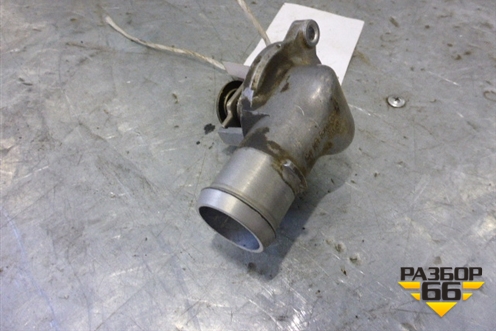 Фланец двигателя системы охлаждения (2.5л BPE) для Volkswagen Touareg c 2002-2010г (Туарег)