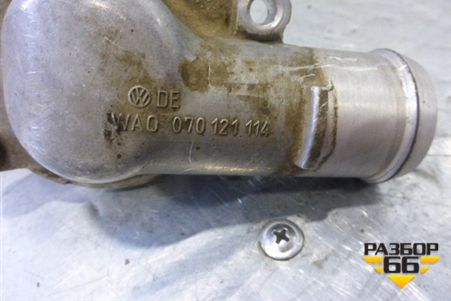 Фланец двигателя системы охлаждения (2.5л BPE) для Volkswagen Touareg c 2002-2010г (Туарег)