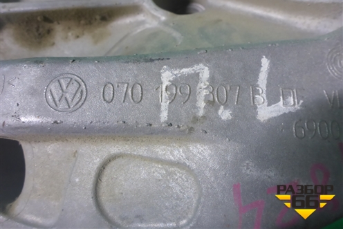 Кронштейн двигателя левый (070199307B) для Volkswagen Touareg c 2002-2010г (Туарег)