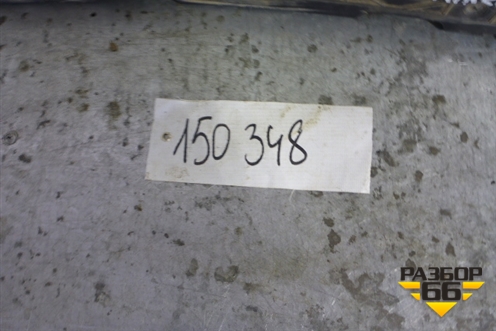 Кронштейн заднего бампера центральный (7L6807863B) для Volkswagen Touareg c 2002-2010г (Туарег)