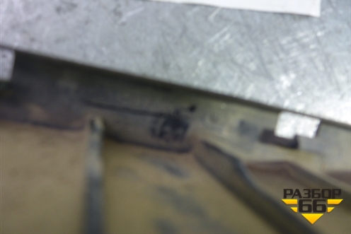 Кронштейн заднего бампера центральный (7L6807863B) для Volkswagen Touareg c 2002-2010г (Туарег)