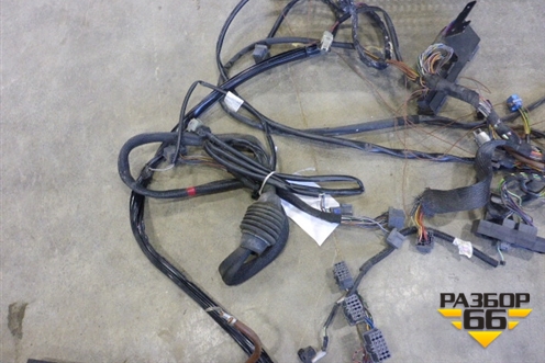 Проводка в кабину  (с блоком предохранителей) для Mercedes Benz TRUCK Axor 2 с 2004г (Аксор)