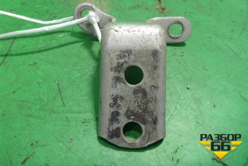 Петля двери задней левой нижняя (6878002060) для Toyota Corolla (E12) с 2001-2007г (Королла 120)