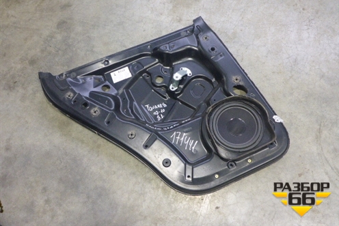 Панель внутренняя двери задней левой для Volkswagen Touareg c 2002-2010г (Туарег)