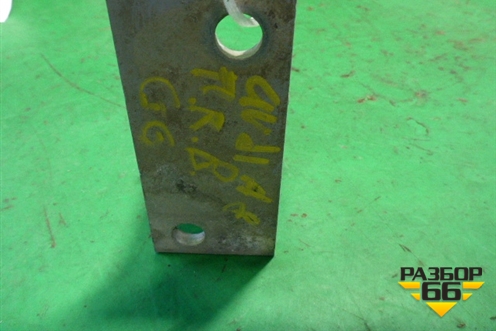 Петля двери передней правой верхняя (4D0831402) для Audi A8 с 1998-2003г (А8)