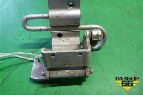 Петля двери задней правой нижняя (4D0833412C) для Audi A8 с 1998-2003г (А8)