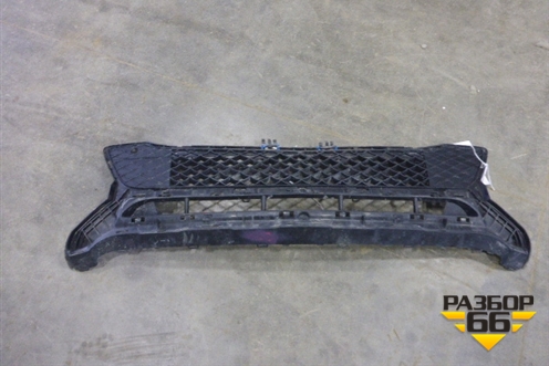 Решетка в передний бампер центральная (после 2012г) (A2048856823) для Mercedes Benz GLK-Klass X204 с 2008г (ГЛК)