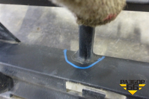 Решетка в передний бампер центральная (после 2012г) (A2048856823) для Mercedes Benz GLK-Klass X204 с 2008г (ГЛК)