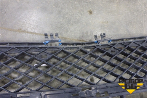 Решетка в передний бампер центральная (после 2012г) (A2048856823) для Mercedes Benz GLK-Klass X204 с 2008г (ГЛК)