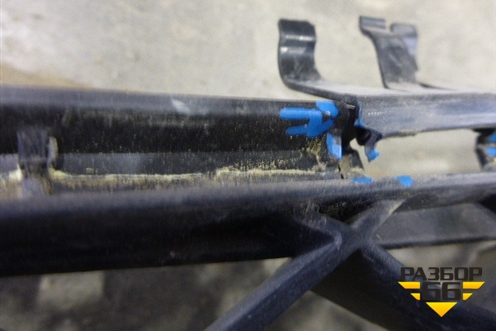 Решетка в передний бампер центральная (после 2012г) (A2048856823) для Mercedes Benz GLK-Klass X204 с 2008г (ГЛК)