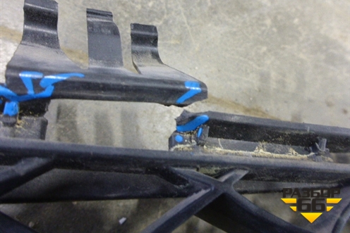 Решетка в передний бампер центральная (после 2012г) (A2048856823) для Mercedes Benz GLK-Klass X204 с 2008г (ГЛК)