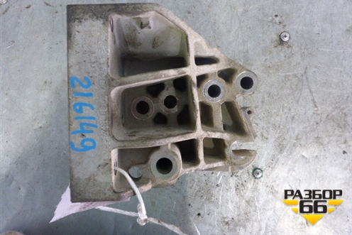 Кронштейн двигателя правый (2.2л 224DT) для Land Rover Freelander 2 с 2007г (Фрилендер)