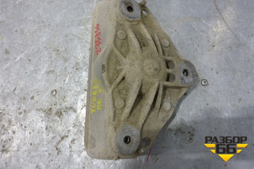 Кронштейн амортизатора переднего для Volkswagen Touareg c 2002-2010г (Туарег)