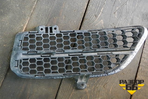 Решетка в передний бампер правая (после 2006г) для Volkswagen Touareg c 2002-2010г (Туарег)